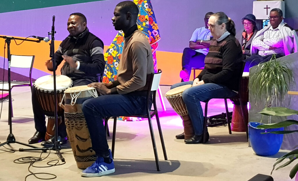 Initiation et démonstration de djembé