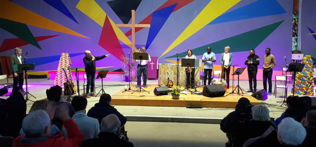 Remierciements de tous artistes sur scène